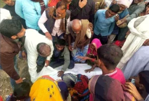 शव के पास बिलखता रहा मासूम