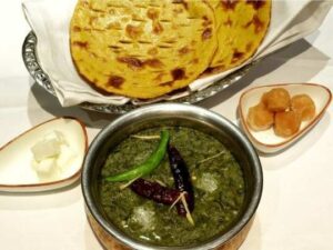 सरसों साग के साथ स्वादिष्ट चपाती