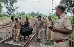 दादरी में ट्रेन की चपेट में आकर दो लोगों की मौत