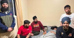 कनाडा में सिख युवक पर हुआ हमला, फाड़ी पगड़ी और बाल खीचकर घसीटा
